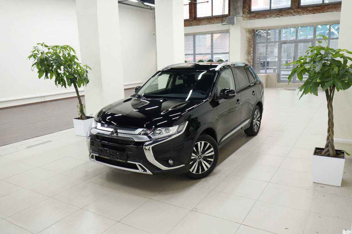 Купить Б/У Mitsubishi Outlander CVT 2018 с пробегом 22 300 км - автосалон  Урус Эксперт