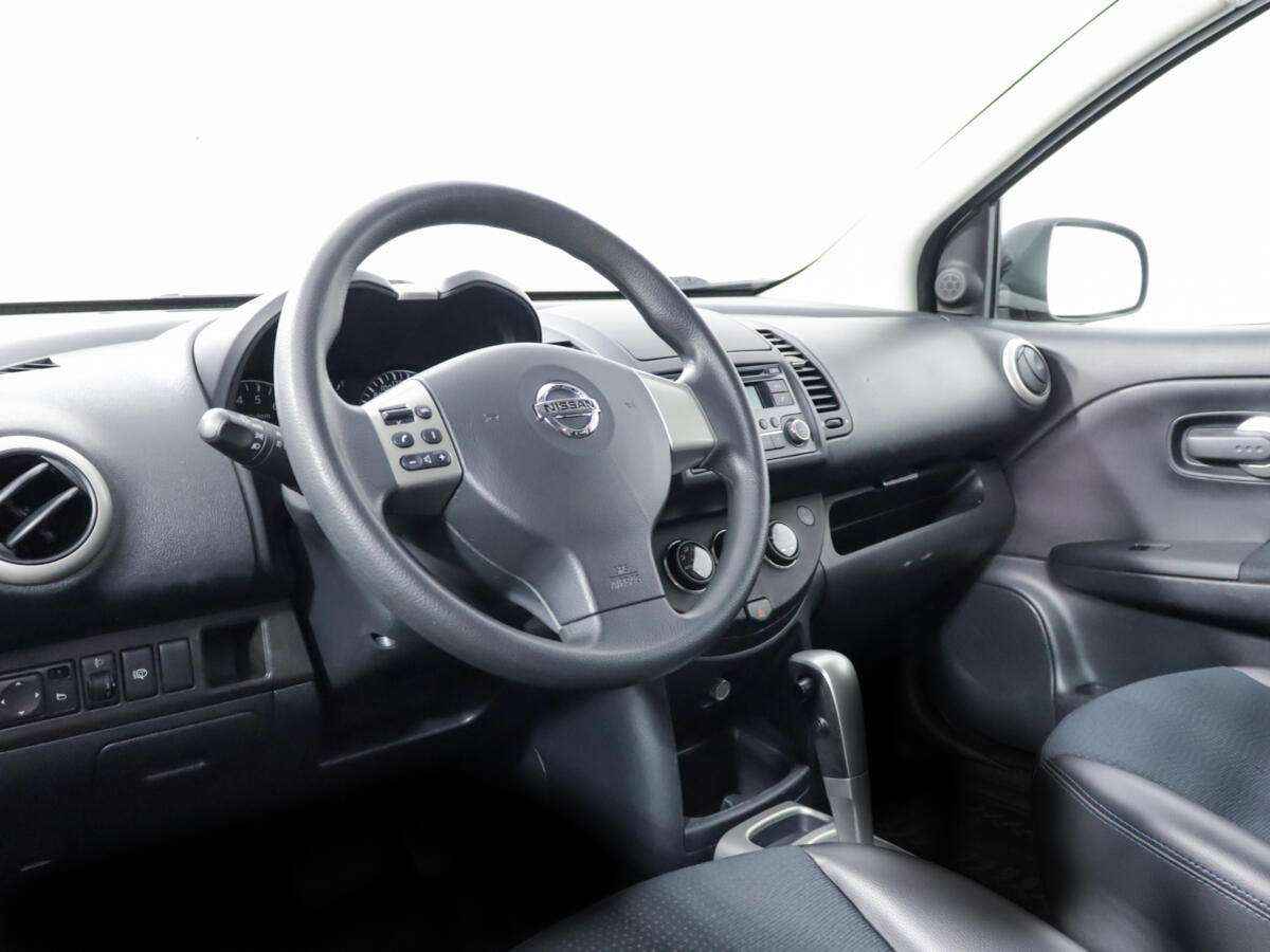 Nissan note акпп. Nissan Note интерьер. Сёрбер на Ниссан ноут 2008 го. Ниссан ноут Рестайлинг новый правый руль. Ниссан ноут обкеин матовой плёнкой.